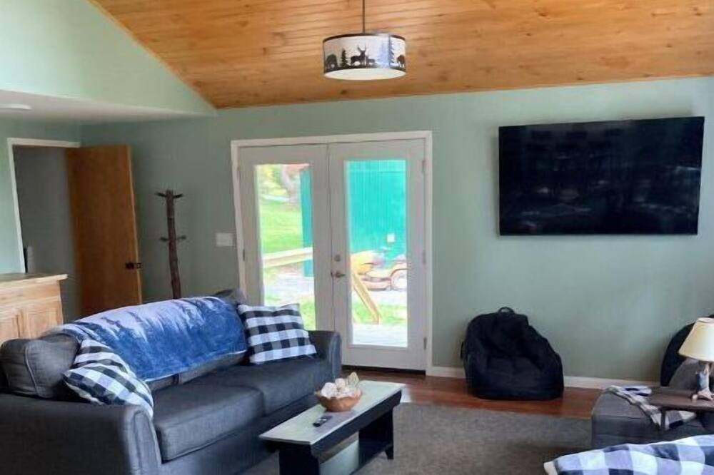 Photo of Livingroom in Centre Hall