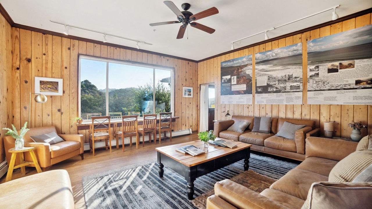 Photo of Livingroom in Point Reyes Station
