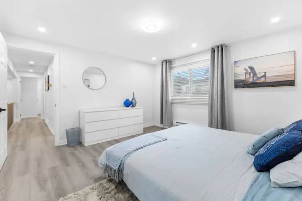 Photo of Bedroom in Pierrefonds-Roxboro