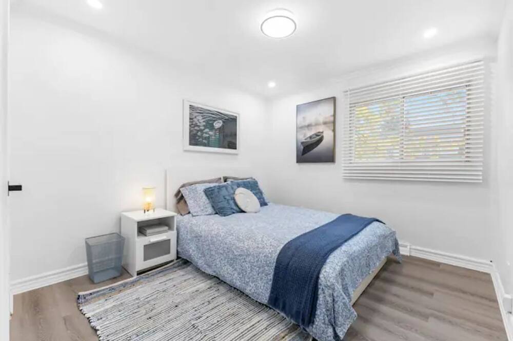 Photo of Bedroom in Pierrefonds-Roxboro