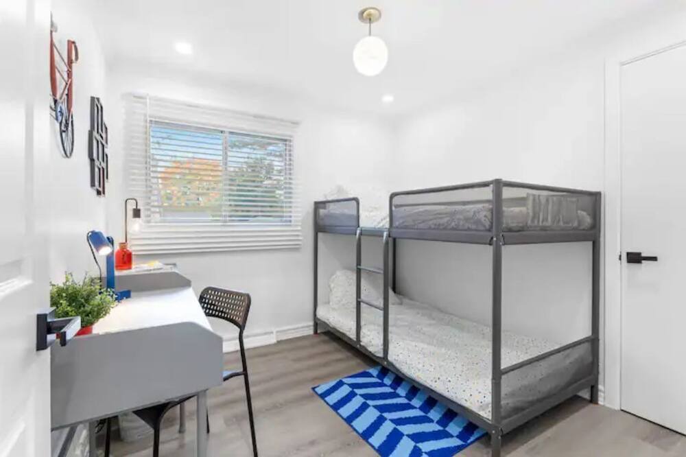 Photo of Bedroom in Pierrefonds-Roxboro