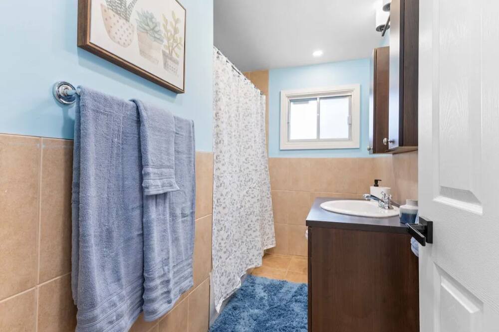 Photo of Bathroom in Pierrefonds-Roxboro