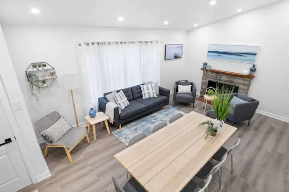 Photo of Livingroom in Pierrefonds-Roxboro