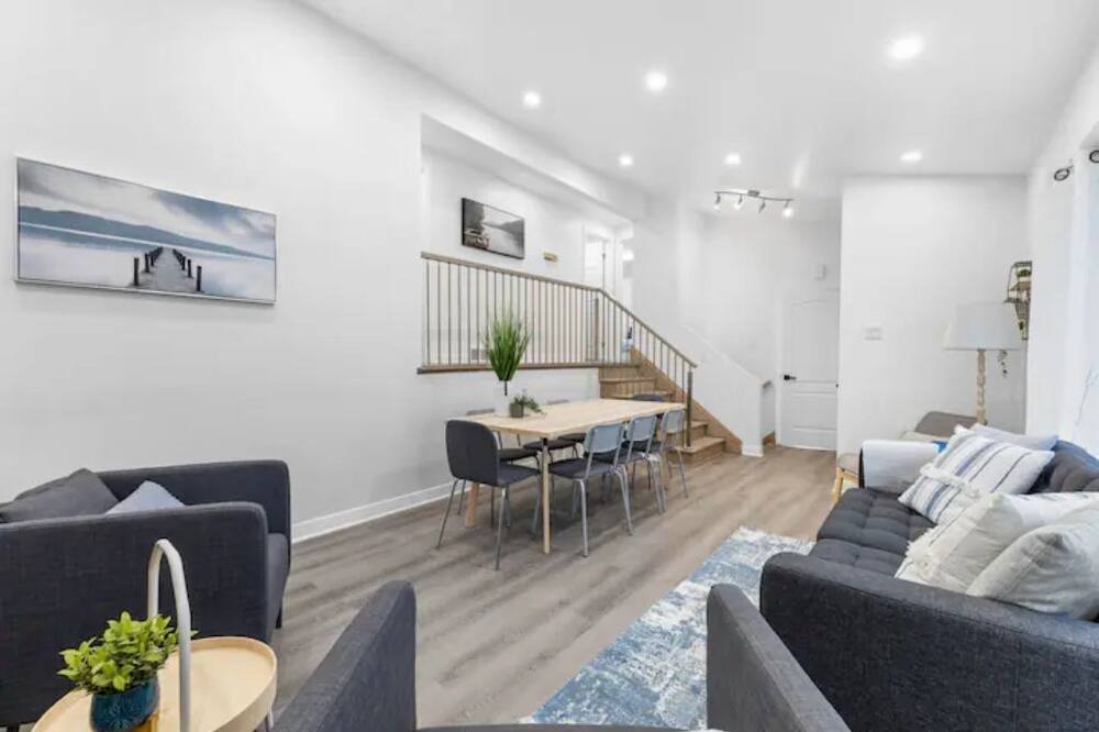 Photo of Livingroom in Pierrefonds-Roxboro