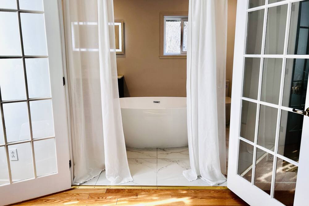 Photo of Bathroom in Laprairie