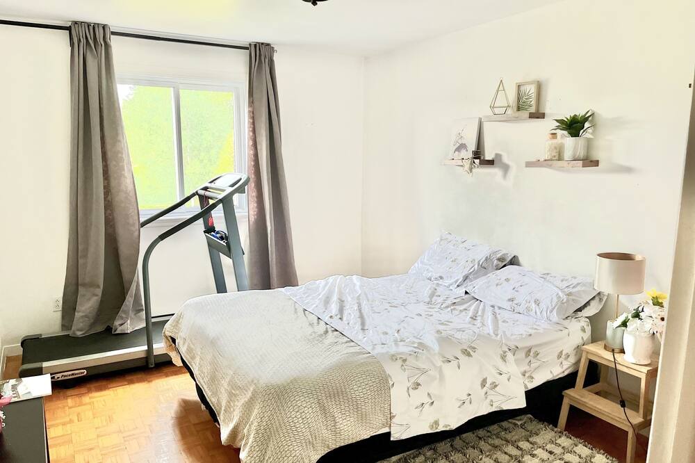 Photo of Bedroom in Laprairie