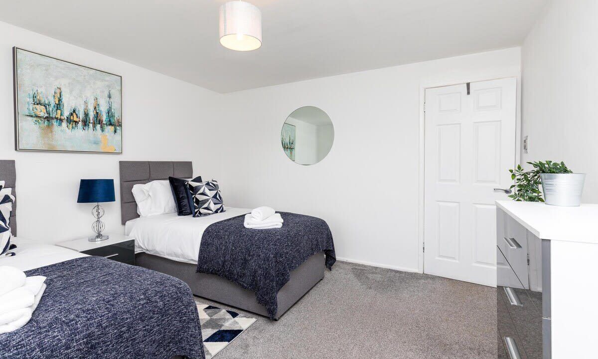 Photo of Others in Ifield