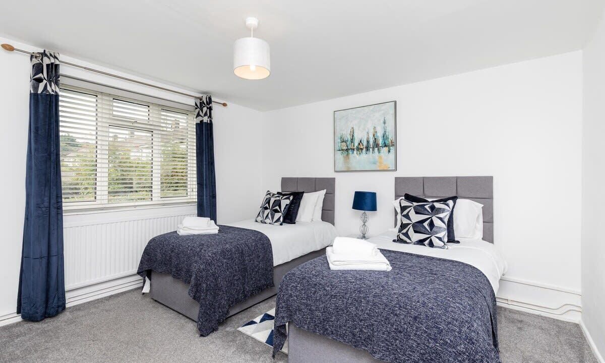 Photo of Others in Ifield