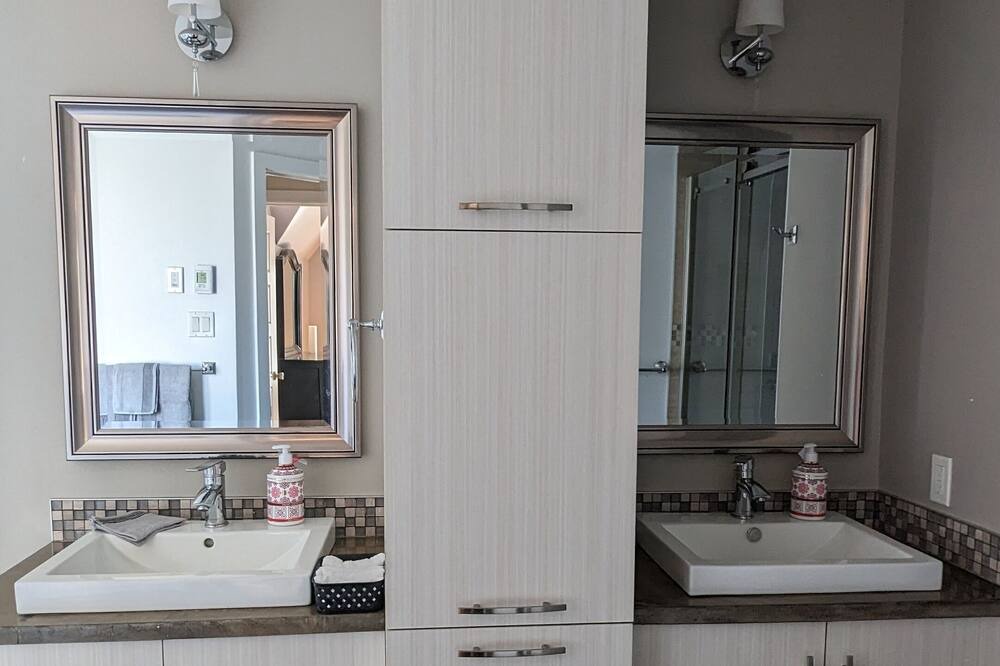 Photo of Bathroom in Laval