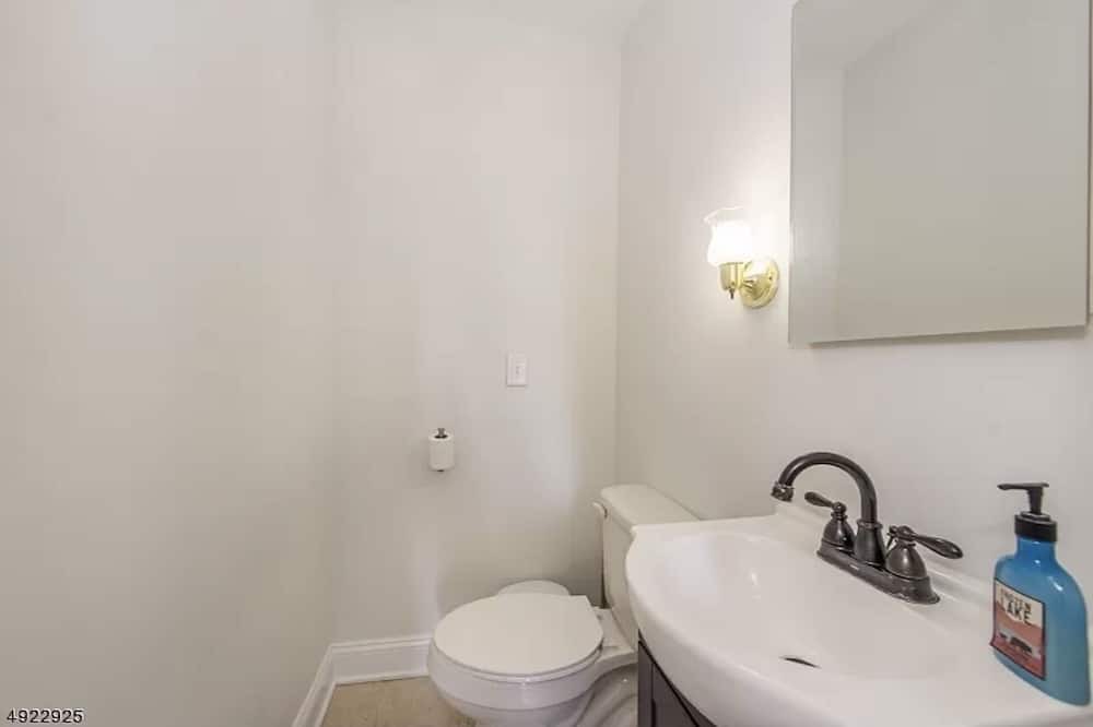 Photo of Bathroom in Roselle