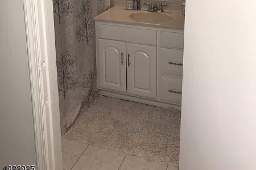 Photo of Bathroom in Roselle