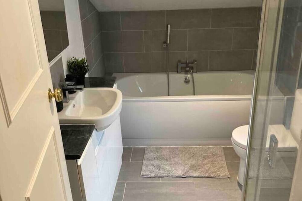 Photo of Bathroom in Calcot