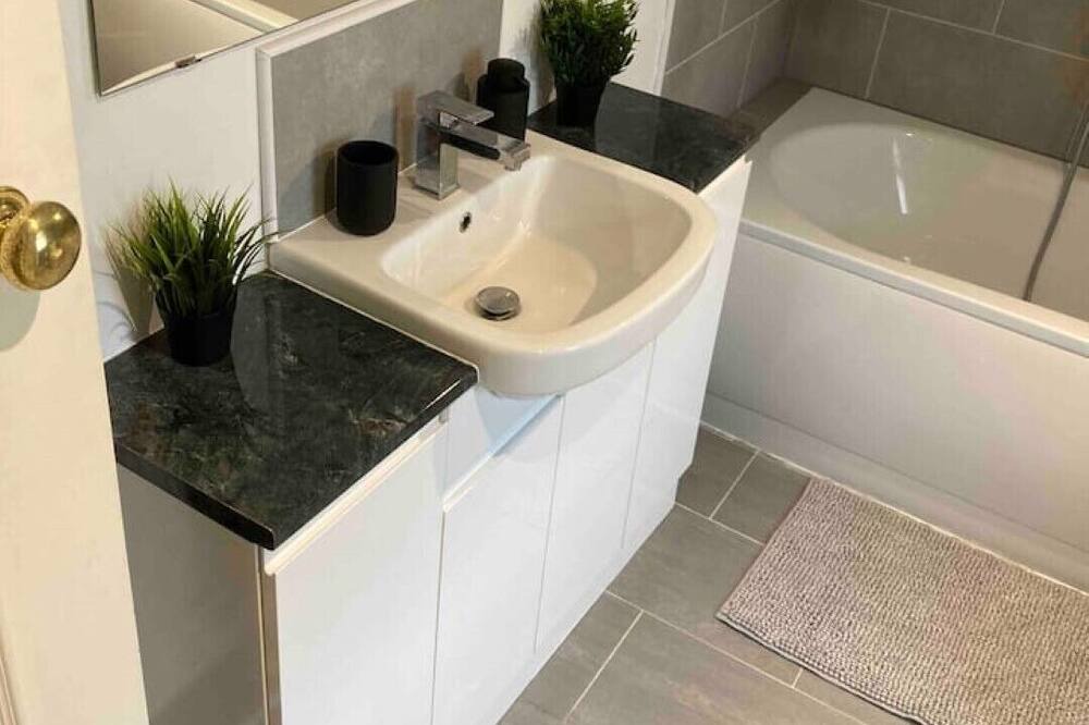 Photo of Bathroom in Calcot