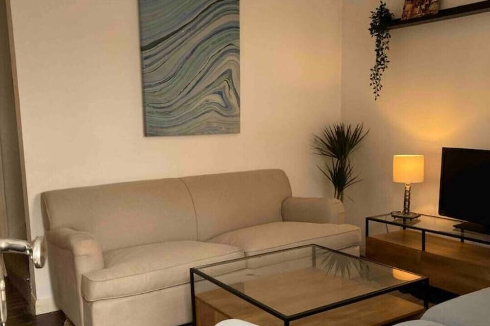 Photo of Livingroom in Calcot