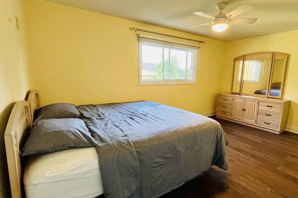 Photo of Bedroom in Lakeview