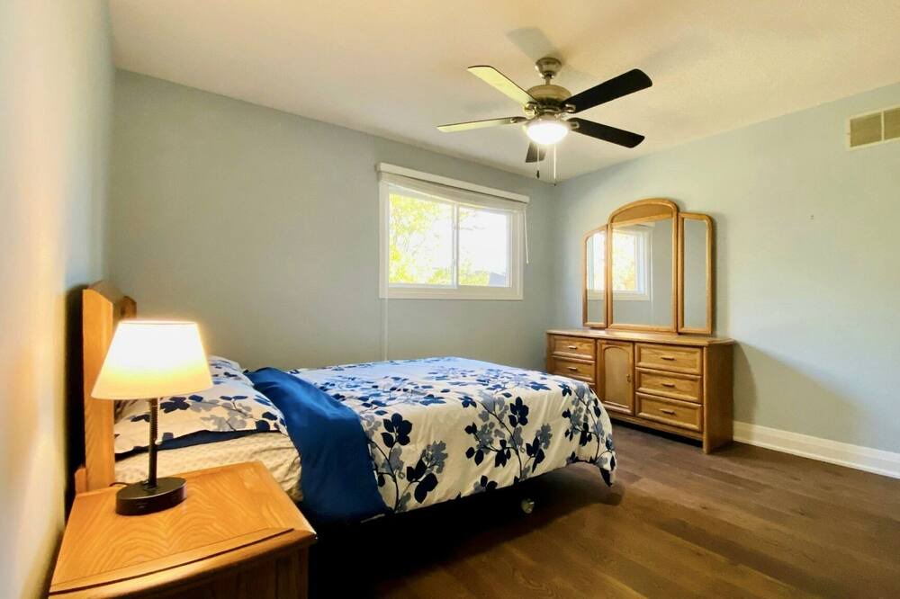 Photo of Bedroom in Lakeview
