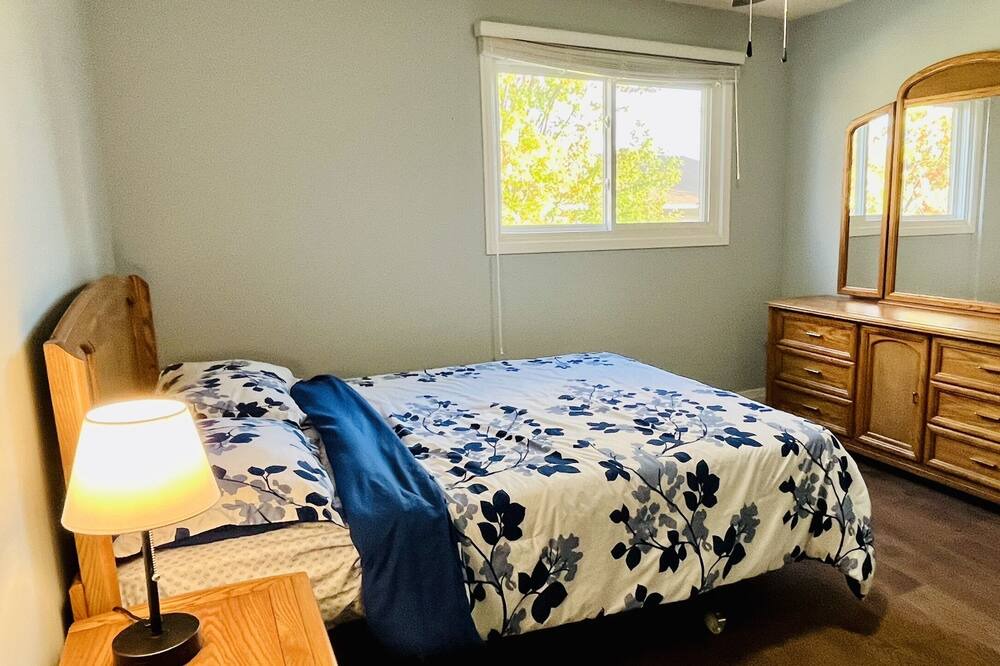 Photo of Bedroom in Lakeview