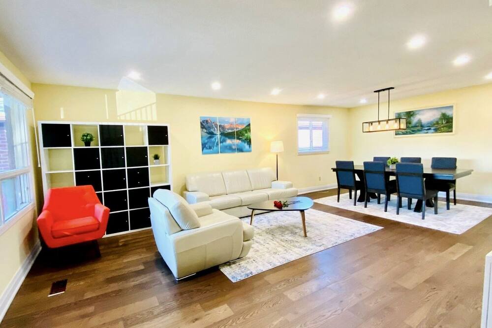 Photo of Livingroom in Lakeview