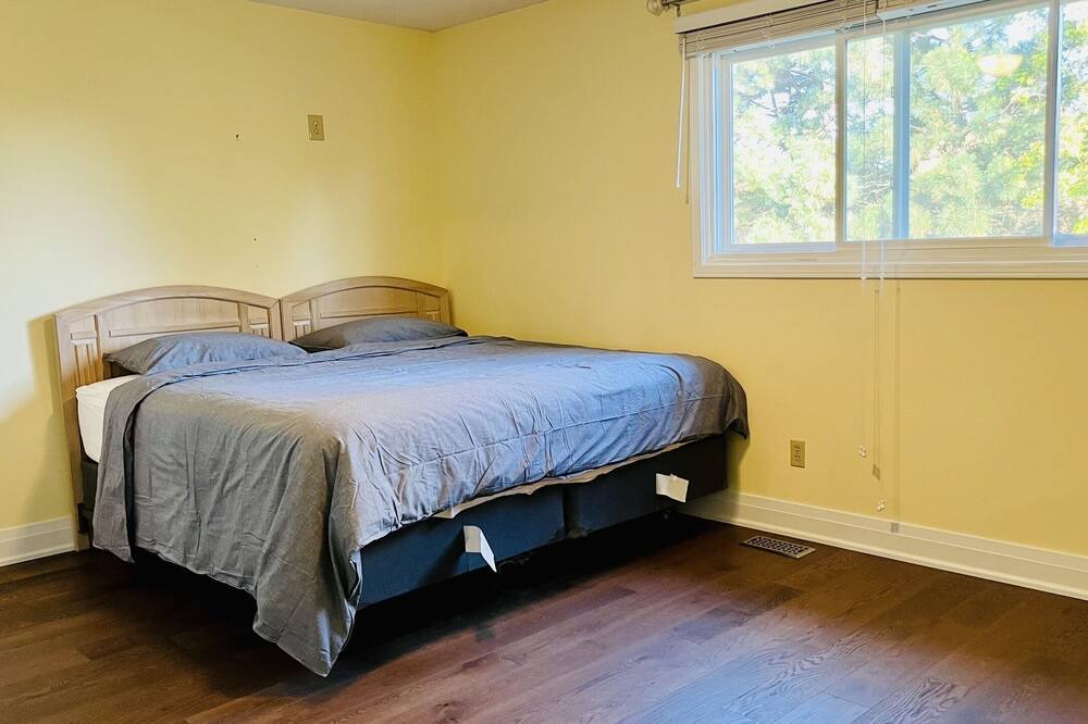 Photo of Bedroom in Lakeview