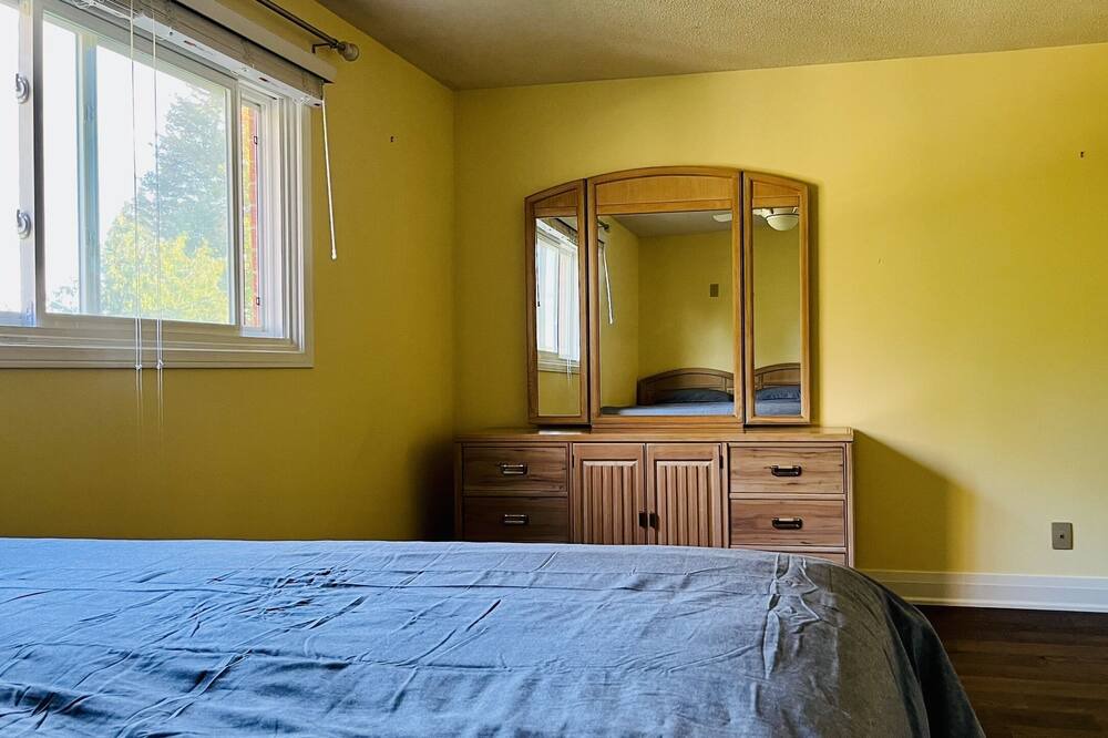 Photo of Bedroom in Lakeview