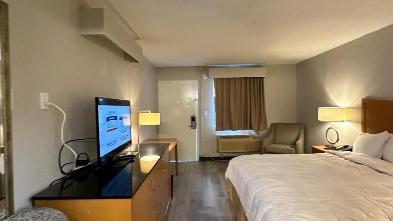 Photo of Bedroom in Lanett