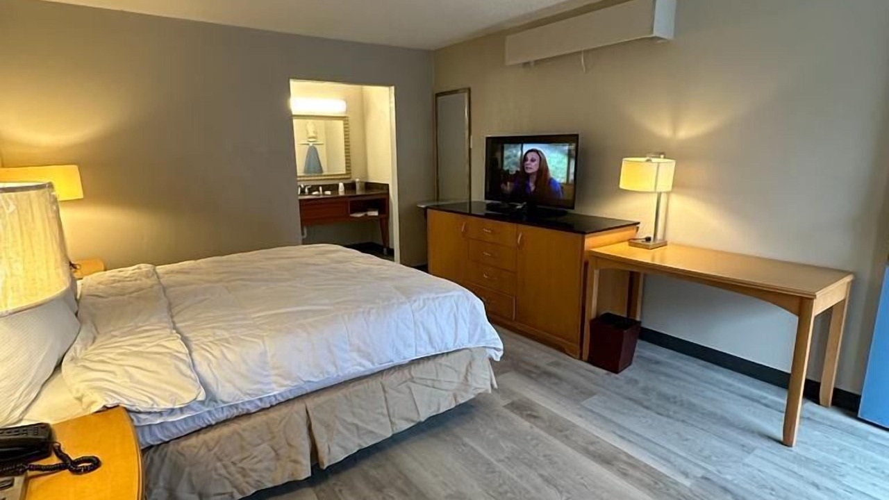 Photo of Bedroom in Lanett