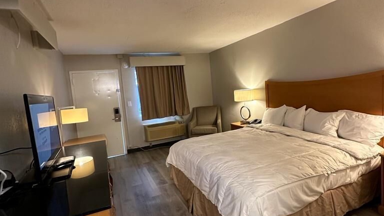 Photo of Bedroom in Lanett