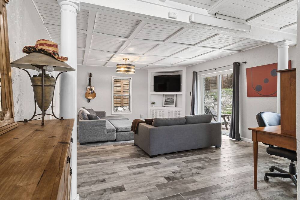 Photo of Livingroom in Lower Basin Lake Travis