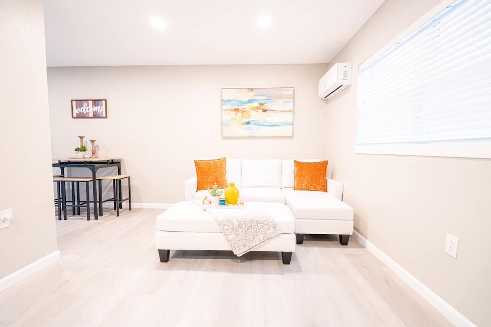 Photo of Livingroom in University