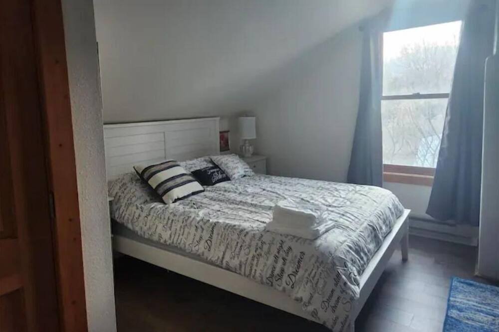 Photo of Bedroom in Nambe Pueblo
