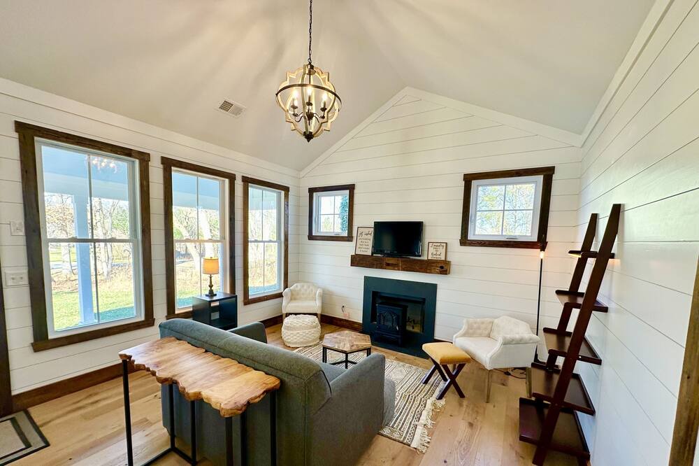 Photo of Livingroom in Upperville