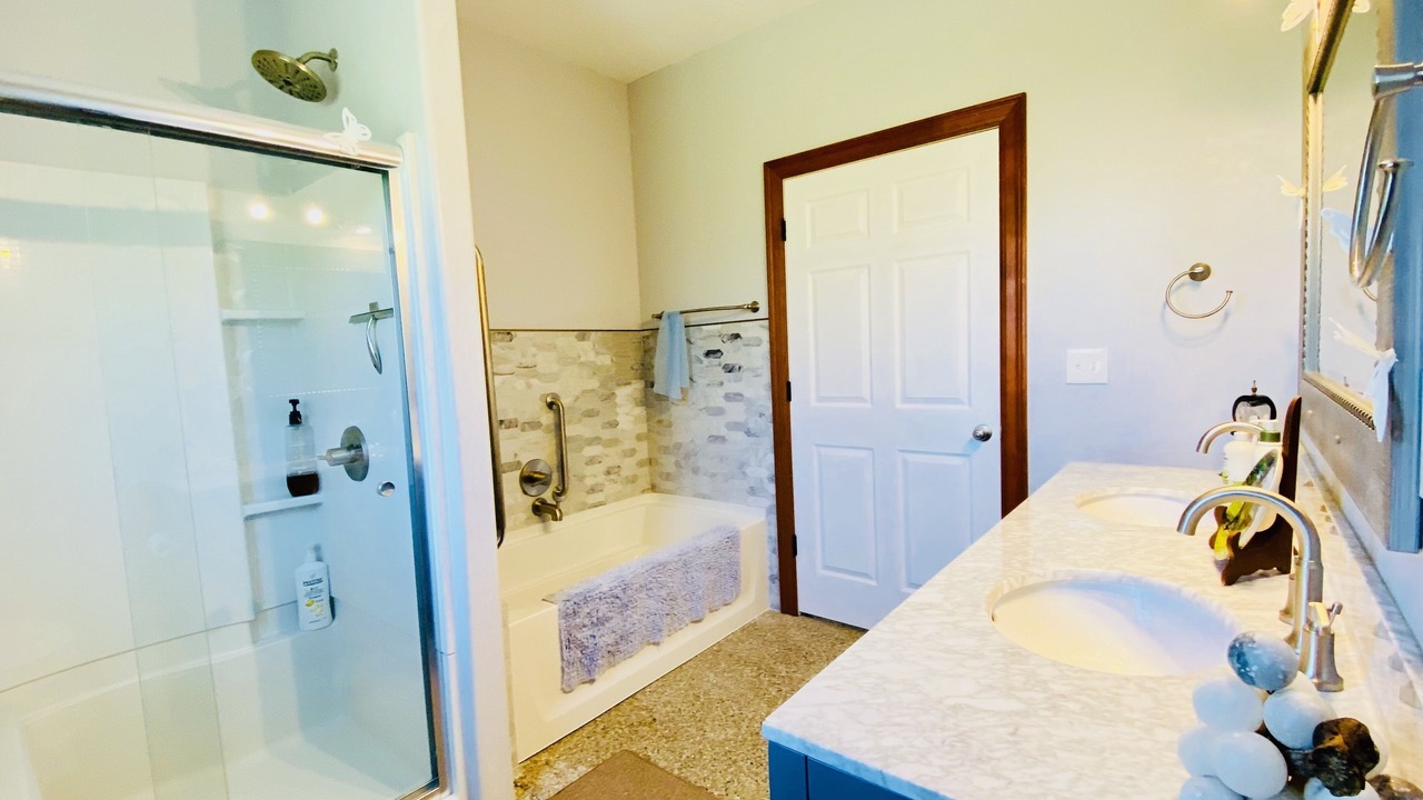 Photo of Others in Victor