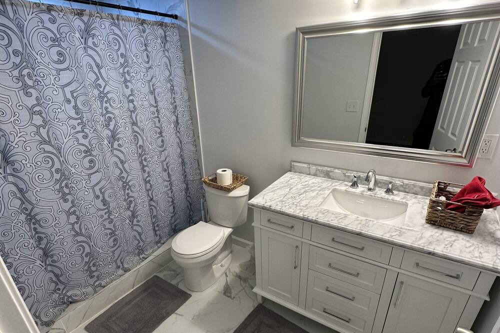 Photo of Bathroom in Collier Heights