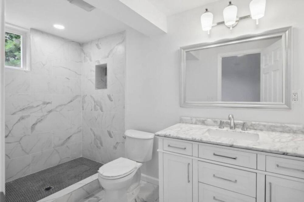 Photo of Bathroom in Collier Heights