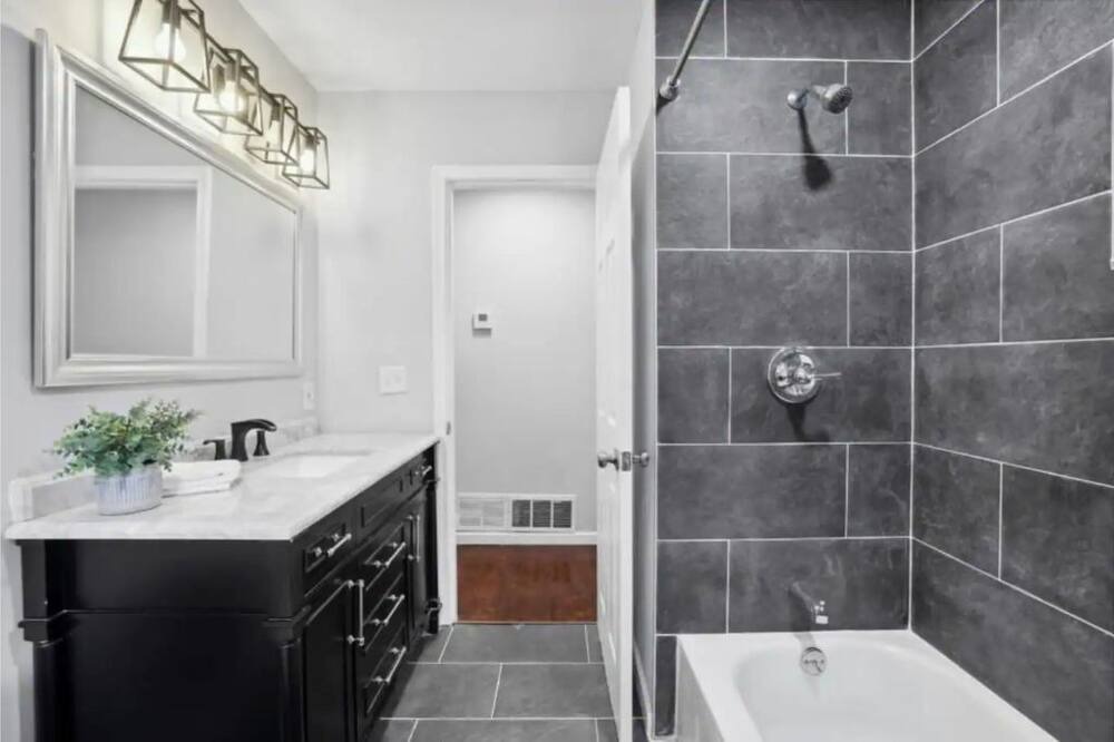 Photo of Bathroom in Collier Heights