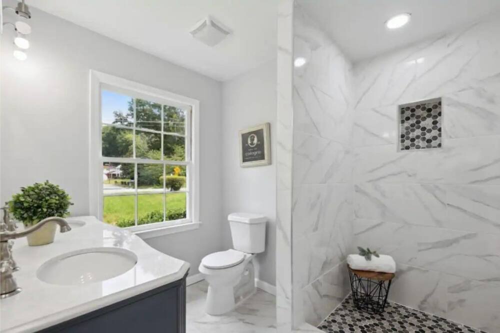 Photo of Bathroom in Collier Heights