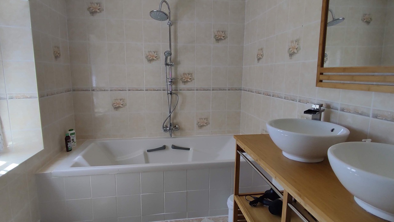 Photo of Bathroom in Puygaillard-de-Quercy