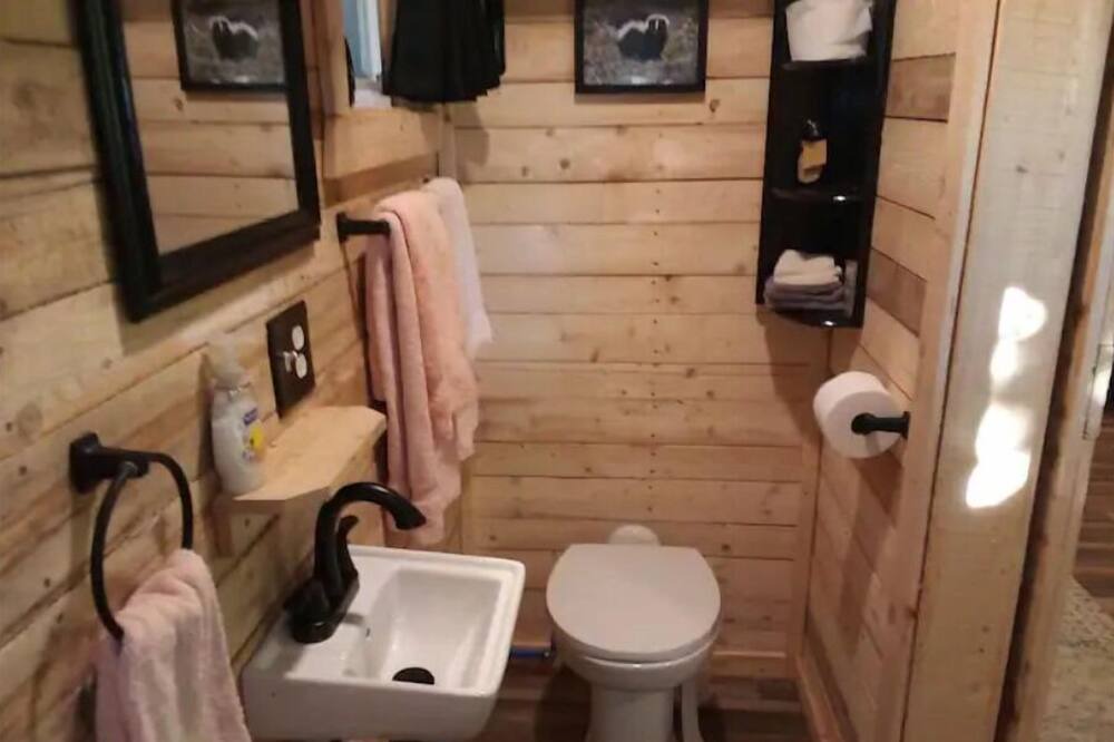 Photo of Bathroom in Crittenden
