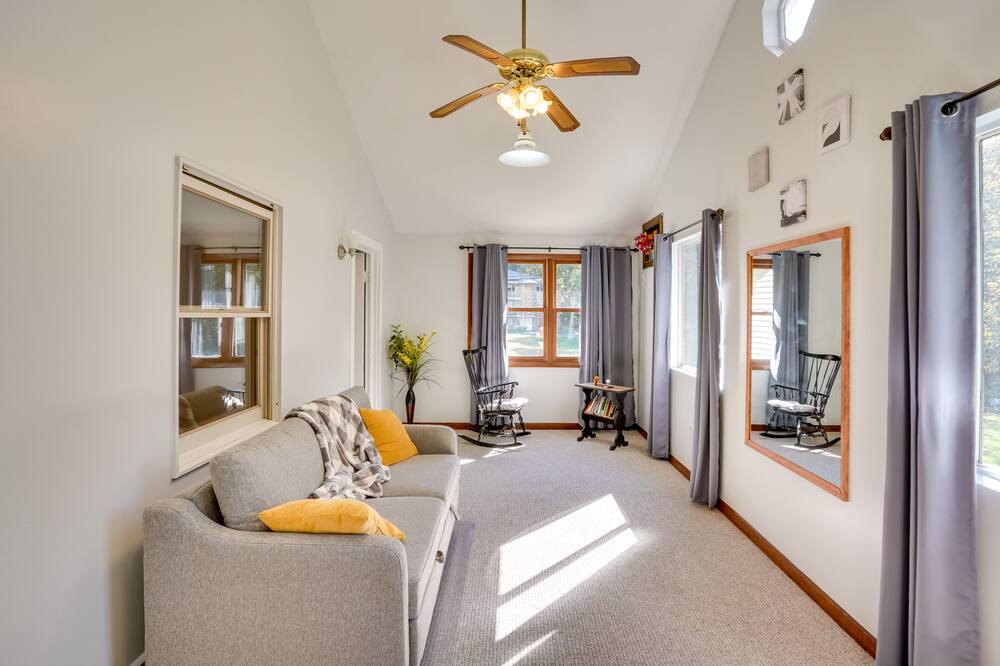 Photo of Livingroom in Jefferson Heights