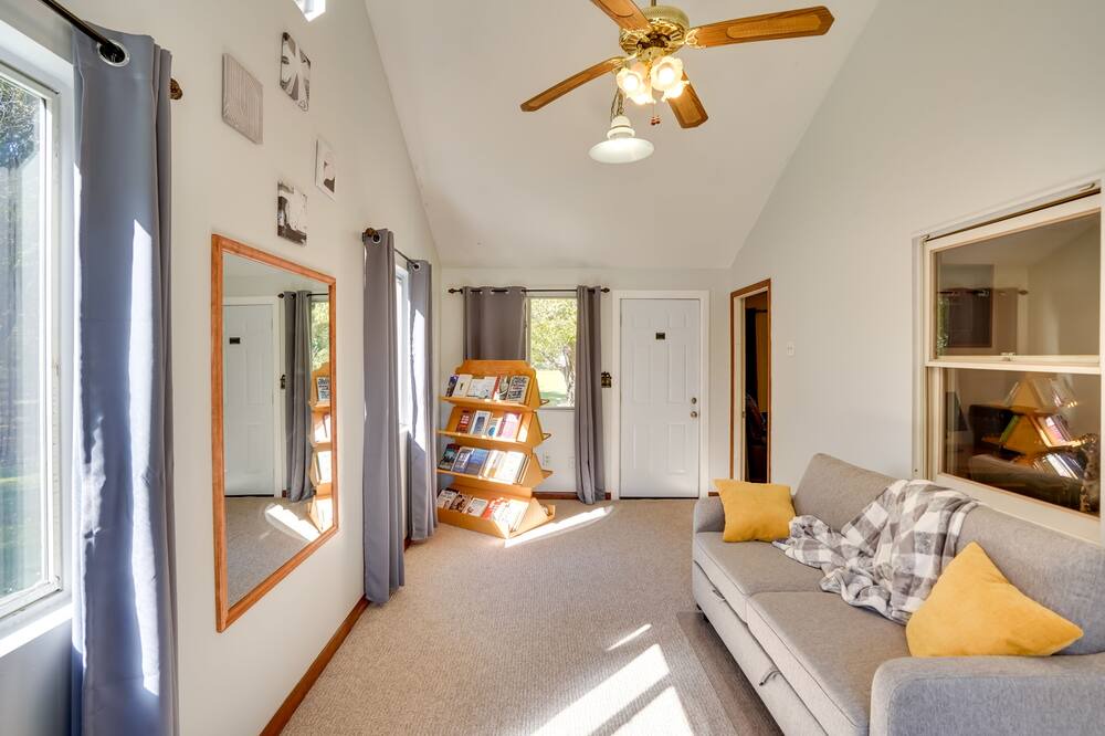 Photo of Livingroom in Jefferson Heights