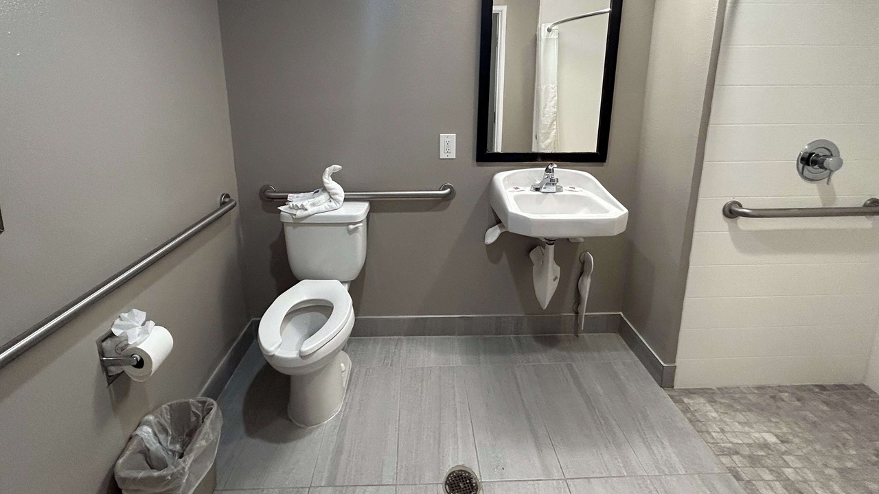 Photo of Bathroom in Harbor
