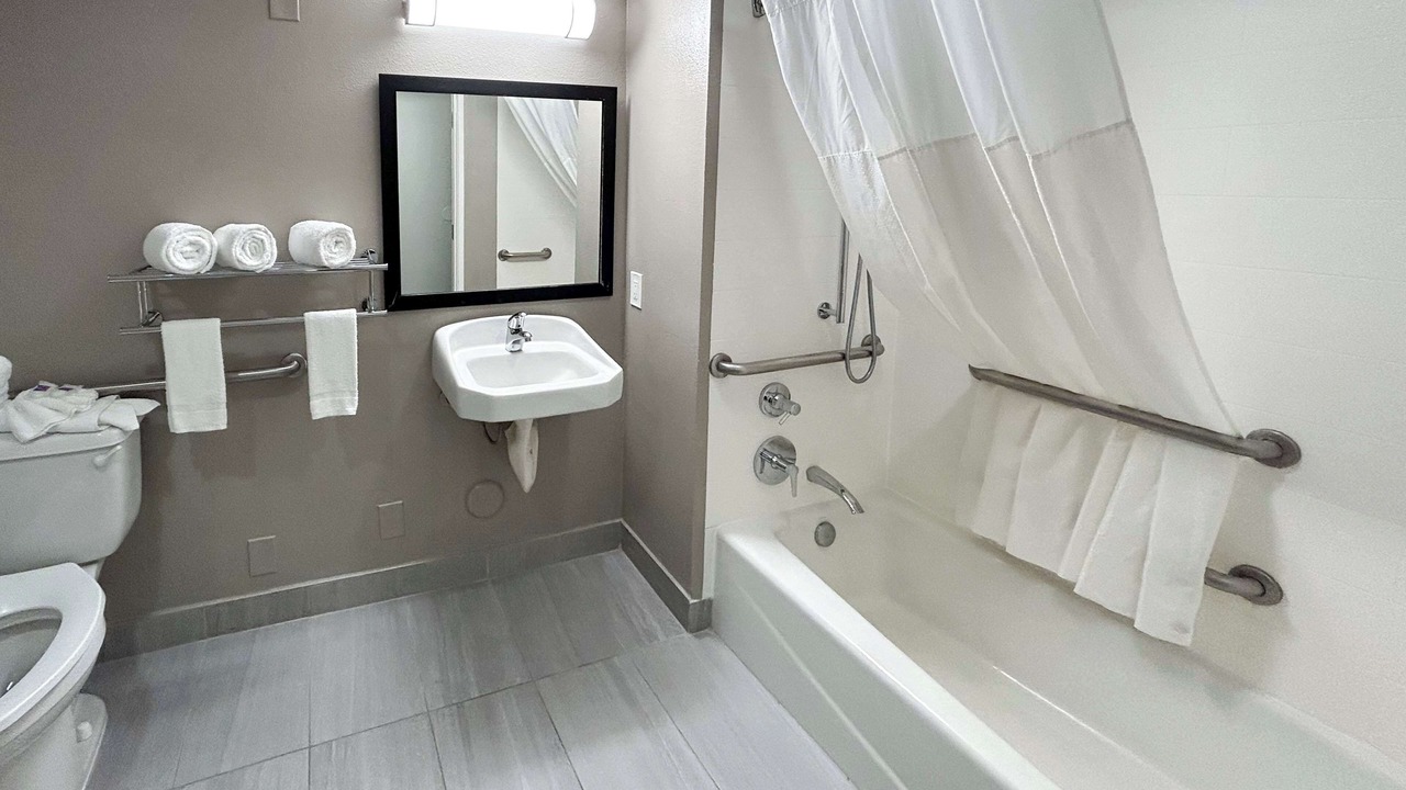 Photo of Bathroom in Harbor