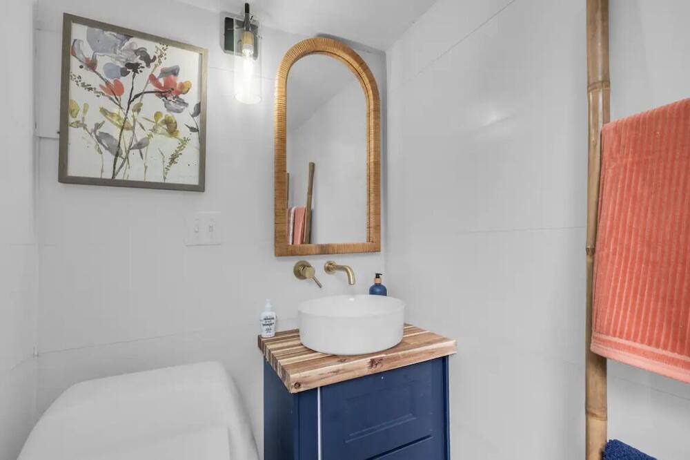 Photo of Bathroom in Fort Erie