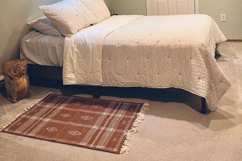 Photo of Bedroom in Henryville