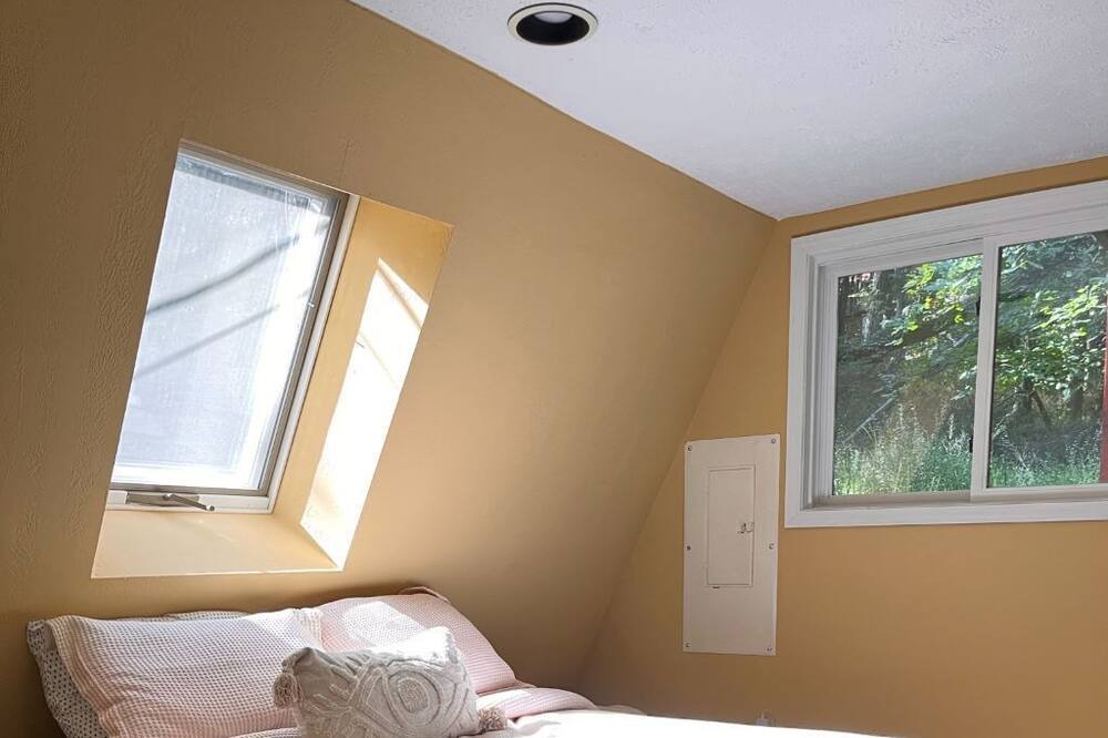 Photo of Bedroom in Henryville