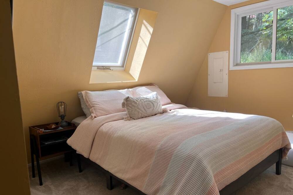 Photo of Bedroom in Henryville