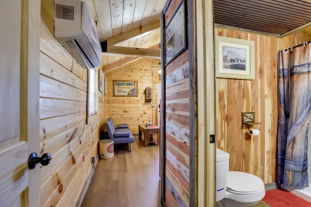 Photo of Bathroom in Caledonia