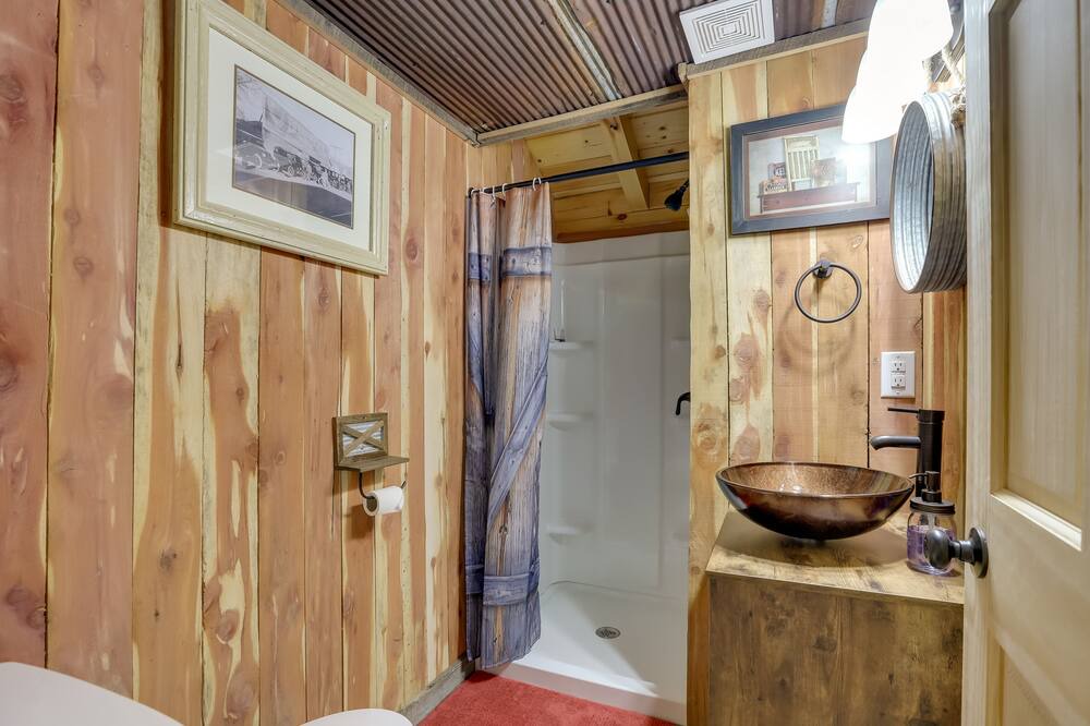 Photo of Bathroom in Caledonia