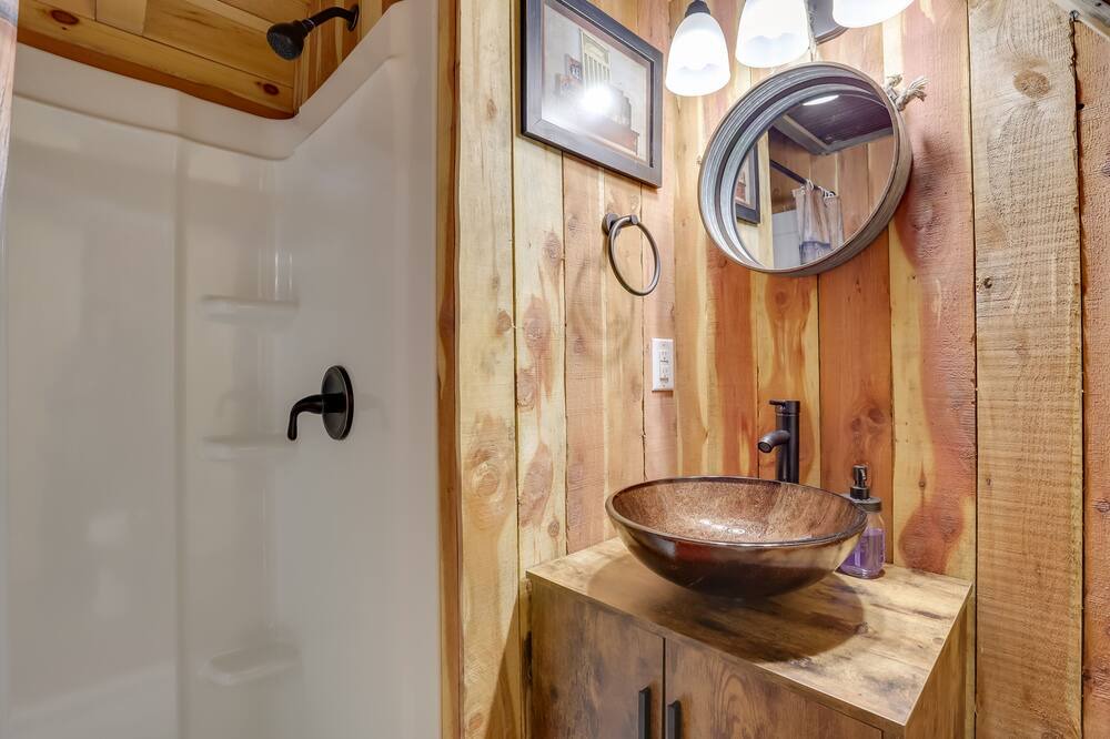 Photo of Bathroom in Caledonia