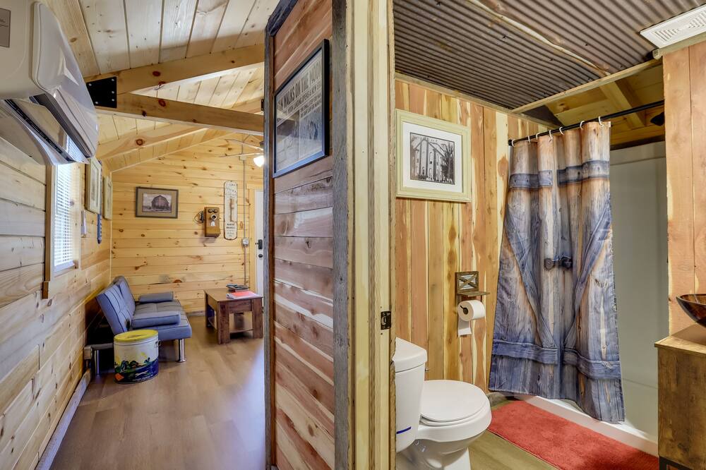 Photo of Bathroom in Caledonia
